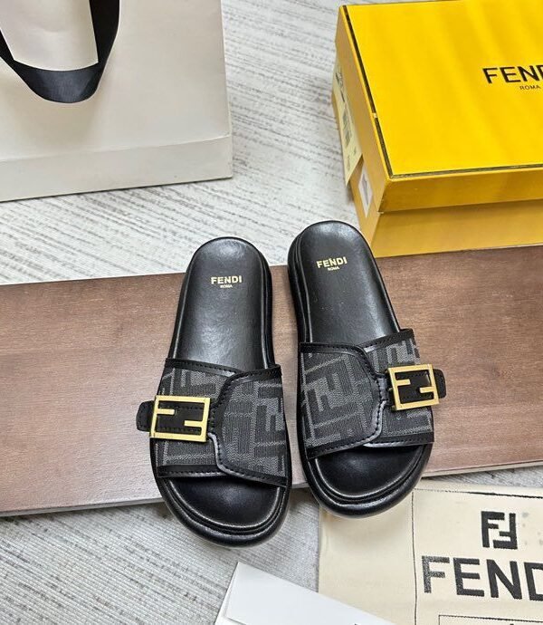 Sandale Fendi