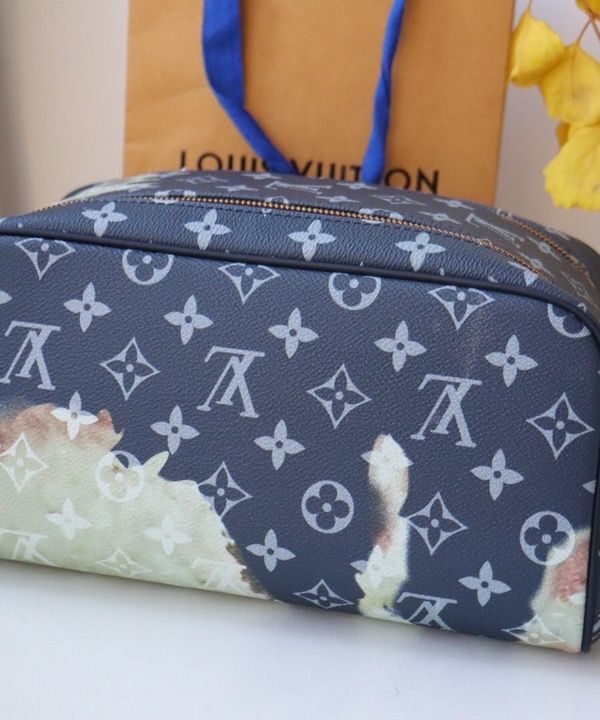 Trousse de toilette Louis Vuitton