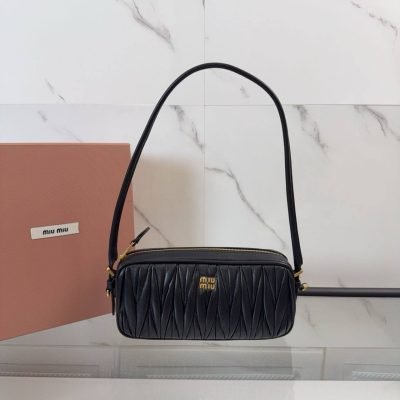 miu-miu-noir-01